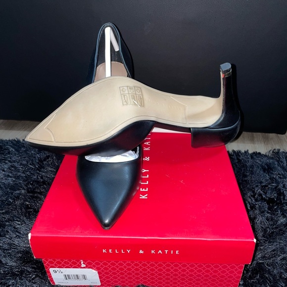 Kelly and Katie Black pointed toe pumps - Picture 2 of 3